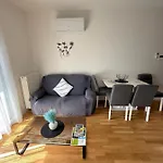 Lana Apartment With Private Parking