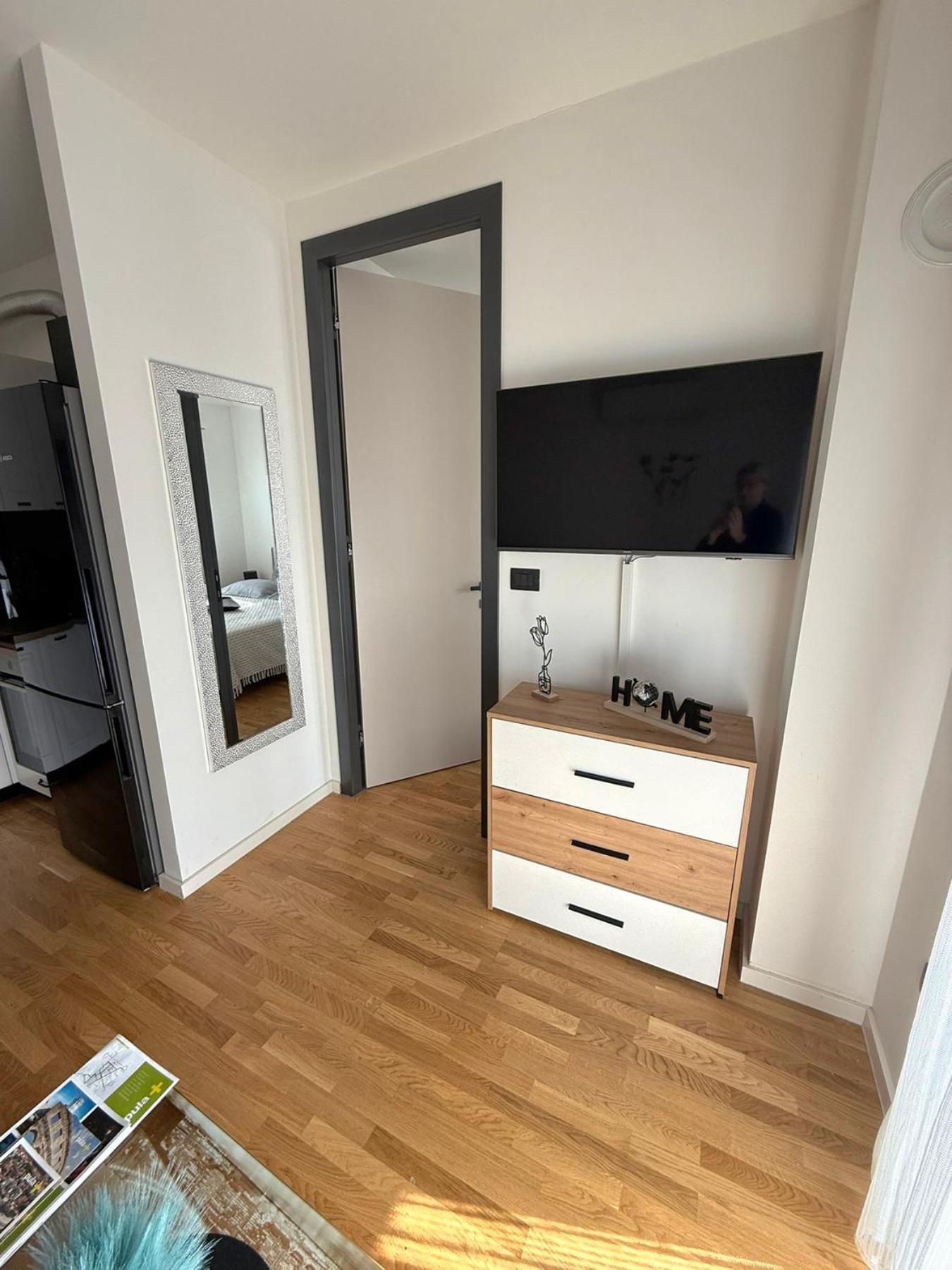 Lana With Private Parking Apartma